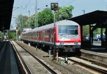 Die RB 15234 aus Aschaffenburg Hbf steht am 01.Mai 2012 im Zielbahnhof Hanau.