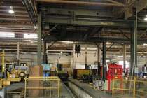 Gef�hrte Tour durch die Werkst�tten in  Steamtown  Scranton, PA (4.6.09): Arbeitsgrube mit Portalkran