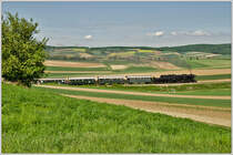 52 100 des 1.�SEK aus Strasshof f�hrte am Sonntag, 6.5.2012 einen Dampfsonderzug zum Oldtimerfest in Ernstbrunn. Hier dampft sie den Mollmannsdorfer oder auch Schareiterberg hinauf. Im Gegensatz zu Tom&acute;s und Hanspeters Bild eine Ansicht von der Breitseite. 