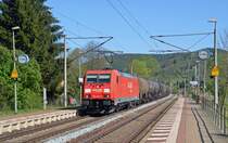 185 248 zog am 28.04.12 einen Kesselwagenzug durch Uhlst�dt Richtung Saalfeld.