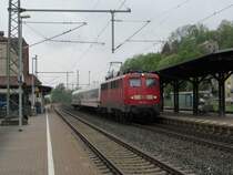 115 114-1 zieht am 7. Mai 2012 Lr 46111 (N�rnberg Rbf - Berlin-Rummelsburg) durch Kronach.
