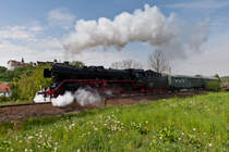Im Rahmen des BW-Festes am 05. und 06. Mai 2012 verl��t 03 2155-4 den Bahnhof Nossen zu Ihrer Fahrt rund um Nossen.(am 05.05.12) Im Hintergrund Schlo� Nossen.