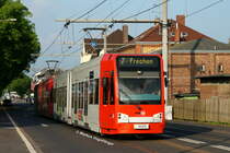 Niederflurwagen 4029 f�hrt am 07.05.2012 in Frechen auf der K�lner Stra�e Richtung Endhaltestelle Benzelrath.