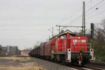 294 715 fuhr am 2.4.12 mit einem kurzen gemischten G�terzug durch Bonn-Oberkassel.