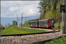 Mir gef�llt die Neubemalung der ehemals orangen Trogenerbahn Triebz�ge sehr gut. Sie sehen aus wie fabrikneue Z�ge. Hier ist der BDe 4/8 24 bei Wolfsgruben unterwegs. (08.05.2012)