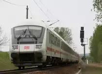 29.4.2012 Angerm�nde. IC 2355 hat die Stettiner Bahn �berquert und f�hrt weiter nach Stralsund.