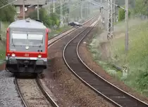 29.4.12 km 73,1 der Berlin-Stettiner Eisenbahn, kurz vor Angerm�nde. 928 683 nach Angerm�nde hinter der ehem. Abzweig Kerkow / Erichshagen.