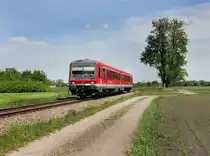 Der 628 649 als RB nach Rosenheim am 11.05.2012 unterwegs bei Alt�tting.