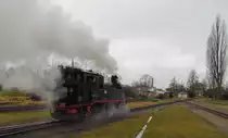 D�llnitzbahn 99 1574-5 am 02.01.2012 beim wegsetzen zum Wasserfassen im Bf M�geln.