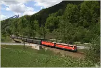 1142 682 & 1144 040 ziehen den Erzleerzug 58667 von Selzthal nach Eisenerz durch das Erzbachtal.
Oberjassingau 10.5.2012

