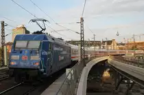 Hier 101 042-0 mit IC2431 von Emden Au�enhafen nach Cottbus, bei der Ausfahrt am 30.4.2012 aus Berlin Hbf.