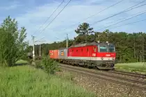 Am 12.5.12 f�hrt 1144.200 mit G-54076 auf der Neunkirchner-Allee kurz vor Wr.Neustadt 
Richtung Wien Zvbf.