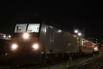 MRCE 185 551-9 steht am 12.05.12 um 01:20 Uhr mit dem DPE 91596 nach Berlin-Spandau in M�nchen Ost zur Abahrt bereit.