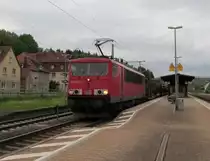 155 063-1 zieht am 9. Mai 2012 einen Milit�rzug durch Kronach.