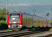 Coradia Continental f�hrt am 12. Mai 2012 in den Bahnhof Neustadt a.d. Aisch ein.