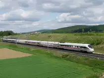 ICE-T 411 007, der seit 14.06.2003 auf den Namen PIRNA h�rt, als ICE 1206 M�nchen - Berlin im Oberen Maintal kurz vor Lichtenfels; 12.05.2012
