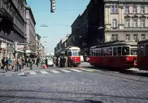 Wien Wiener Stadtwerke-Verkehrsbetriebe (WVB) SL 5 (L3 470 / L3 479) XX, Brigittenau, Wallensteinplatz am 30. April 1976. - Durch Umbau der Triebwagen L2 2584 und L2 2528 stellten die Lohnerwerke in Wien-Floridsdorf 1958 die beiden Tw L3 470 und L3 479 her. - Scan eines Diapositivs. Kamera: Leica CL. 
