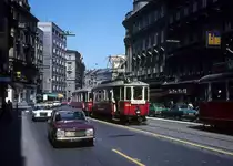 Wien Wiener Stadtwerke-Verkehrsbetriebe (WVB) SL 5 (M 4126 + m3 542? (Simmeringer Waggonfabrik 1929 bzw. Grazer Waggonfabrik 1929)) IX, Alsergrund, Nußdorfer Straße am 30. April 1976. - Scan eines Diapositivs. Kamera: Leica CL.