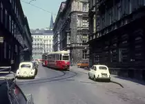 Wien Wiener Stadtwerke-Verkehrsbetriebe (WVB) SL 5 (c3 1277 (Lohnerwerke 1961)) VI, Mariahilf, Millergasse am 3. Mai 1976. - Scan eines Diapositivs. Kamera: Leica CL.