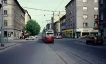 Wien Wiener Stadtwerke-Verkehrsbetriebe (WVB) SL 6 (E1 4779 (SGP 1972)) X, Favoriten, Quellenstrasse / Columbusgasse am 3. Mai 1976. - Scan eines Diapositivs. Kamera: Leica CL.