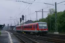 Die Umbauarbeiten am Solinger Hbf laufen im Hochbetrieb...Die neuen Masten & Signale stehen bereits. Auch die Gleise wurden teilwei�e erneuert. Ende 2012 geht es dann in Betrieb, dass ESTW Solingen. 928 540 verl�sst am 06.05.2012 bei Schmuddelwetter den Solinger Hbf in Richtung Wuppertal.