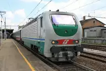 E402B.118 der Trenitalia mit Treno 'Frecciabianca' 9814 Lecce (06:13) – Bari C.le – Ancona – Rimini – Bologna C.le – Milano C.le/Mailand (15:25); hier haltet in Modena, 07.05.2012  