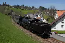 B 3/4 1367 kehrt am 28.4.12 von der Fotofahrt nach Neuthal zur�ck nach Bauma.