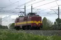 EETC 1251 unterwegs zwischen Amsterdam und Utrecht,Baambrugge,9-5-2012.