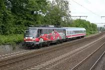 115 509-2 mit einem IC-Wagen als PbZ-D 2453 kurz hinter Bielefeld. 12.05.2012.