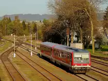 628 559 erreicht als REX 5994 den Bahnknotenpunkt Ried im Innkreis; 120426