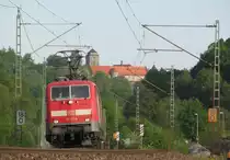 111 171-5 ist am 14. Mai 2012 doppelt aufgeb�gelt mit einer Regionalbahn nach Saalfeld bei Kronach unterwegs.