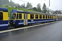 Der ABt 414 in der Mitte eines Regios in Grindelwald. Dieser Wagen geh�rte fr�her der SZB, bzw. sp�ter der RBS (Regionalverkehr Bern-Solothurn). Dort war er zuletzt noch in den Zusatzschnellz�gen im Einsatz, 16.05.2012.