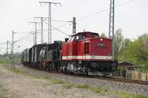 112 565-7(202 565-8)+91 134 mit Sonderzug als �berf�hrung von Schwerin nach Putbus bei der Durchfahrt in Rostock.18.05.2012