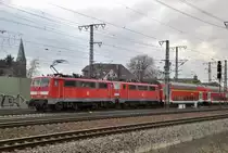 111 091-5 und eine weitere 111 er mit RE in Lehrte, am 17.04.2012.