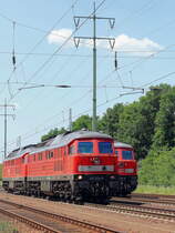 W�hrend 234 242-6 am Signal des Hauptgleises in H�he von Diedersdorf in Richtung Genshagener Heide wartet, kommt 232 524-9 mit 232 358-2 am Haken zur Weiterfahrt in Richtung Berlin.