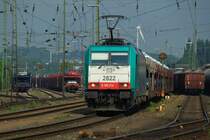 Cobra 186 214 (2822) verl��t am 24.05.2012 mit einem Autozug Aachen West Richtung Belgien. 