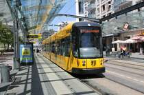 Hier f�hrt die Linie 8 gerade in die Haltestelle Postplatz ein. 20.05.2012