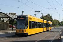 Hier verl�sst die 2607 die Haltestelle Pirnaischer Platz. 20.05.2012