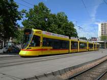 Tango mit der Betriebsnummer 153 auf der Linie 10 kurz nach der Haltestelle Heuwaage. Die Aufnahme stammt vom 20.05.2012.