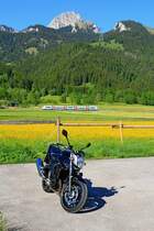 BOB mit meine Moped in Vordergrund, und mit Wendelstein in Hintergrund :-)
25.05.2012
