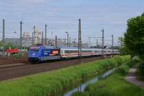 101 100-6 mit dem IC 2013 in D�sseldorf-Derendorf am 18.05.2012