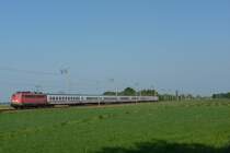 Die 110 456 fuhr am 25.05.2012 mit dem IC 135 von Luxemburg nach Norddeich Mole, hier bei Petkum.