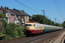 Sehr begehrt war ein 41 Jahre altes Objekt: die 103 113 ist zur�ck im Planeinsatz und �bernahm am 25.5.2012 mit dem IC 2420 ihren ersten Personenzugeinsatz seit Abschluss der HU. An vielen Fotografen vorbei machte sie sich auf den Weg Richtung Norden