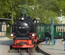 99 1782 f�hrt am 19.05.2012 mit ihren Personenzug in Sellin Ost ein.
