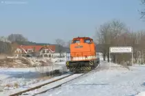 LOCON 211 (92 80 1293 502-1 D-LOCON) auf dem R�ckweg vom Max-B�gl Werk in Sengenthal nach Neumarkt. Hier kommt sie am ehemaligen Haltepunkt Sengenthal vorbei. 11.02.2012