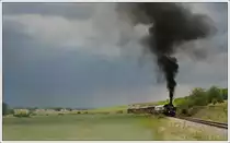 Das Schlechtwetter naht. Wegen einer 10er LA war der Bogen vor Hauskirchen verdammt spektakul�r. Danke Robsi f�r die Action. (93.1420 mit ihrem 14853 am 28.5.2012)