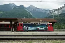Bahnhof Reichenau-Tamins. Die Ge 4/4 II 615  Klosters  mit dem RE 1249 f�hrt nach Scuol-Tarasp gleich ab. 28.5.2012