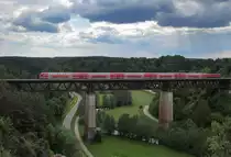 Ein Regionalexpress von N�rnberg �ber Regensburg nach M�nchen �berf�hrt am 28. Mai 2012 die Laaberbr�cke bei Beratzhausen.