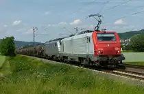 E 37 519 mit E 37 032 im schlepp ist mit einem Schwefelzug am 29.05.2012 bei L�tzelsachsen