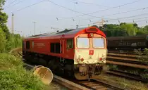 Die Class 66 PB13  Ilse  von Crossrail steht in Aachen-West an der Laderampe  bei Sonnenschein am 30.5.2012.